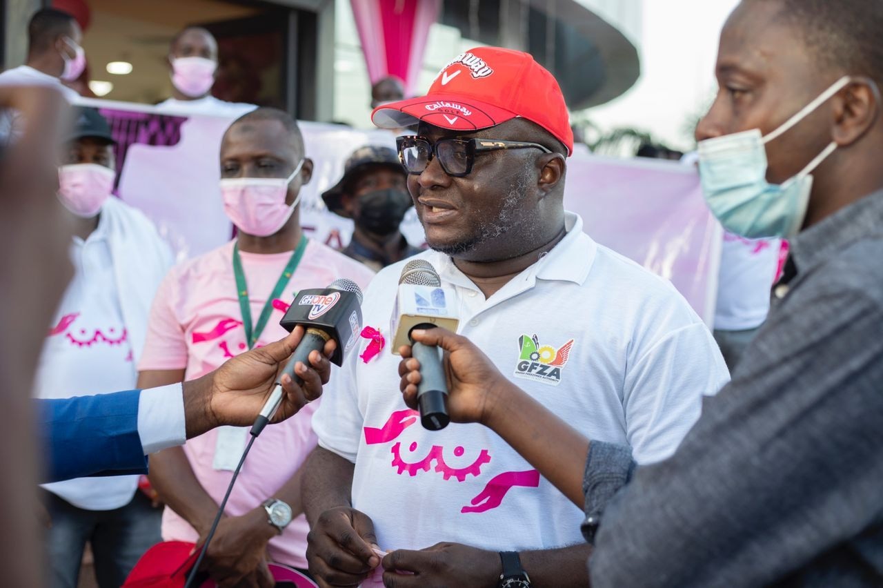 Free Zones Authority CEO leads staff to create breast cancer awareness