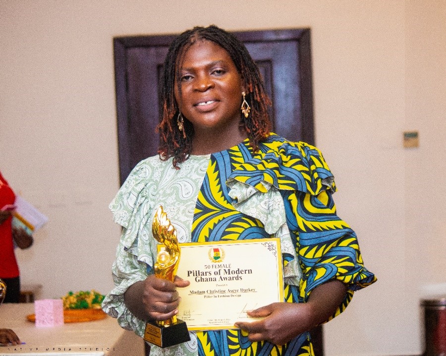 Founder of Aseyegold Designs wins ‘Pillar in Fashion Design’ award ...