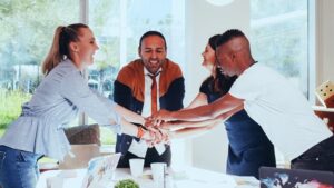 Risk WATCH with Alberta Quarcoopome: Effective morning team huddles with the customer in focus – a good risk management strategy